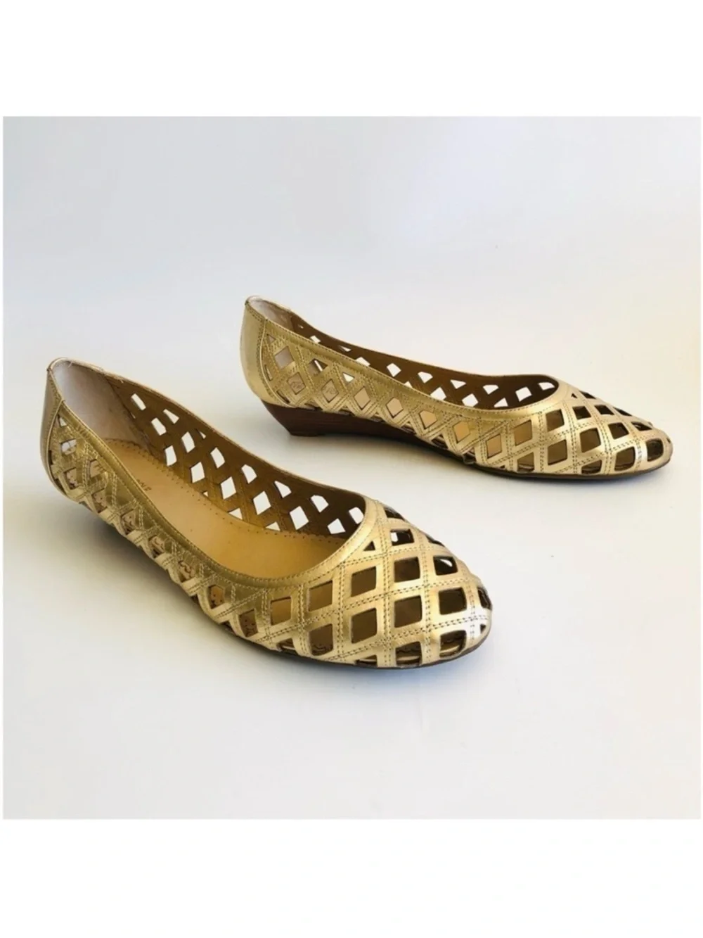 Kenneth Cole Reaction Peek Peek Perforated Wedges